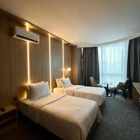 Royal Mass Airport Business 3*