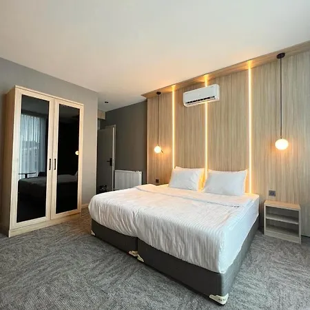 Hotel Royal Mass Airport Business *