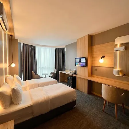 Royal Mass Airport Business Hotel *
