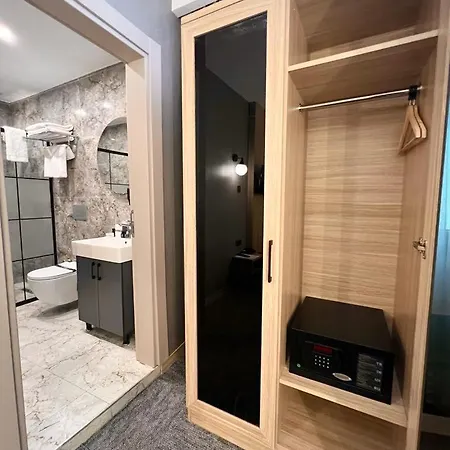 Royal Mass Airport Business Hotel 3*