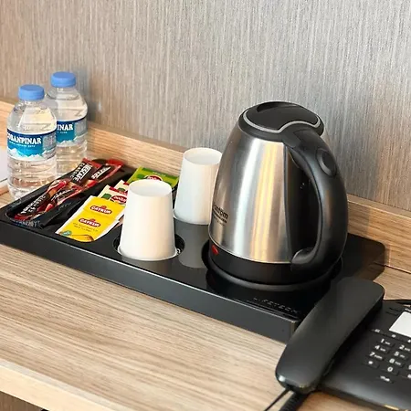 Hotel Royal Mass Airport Business *
