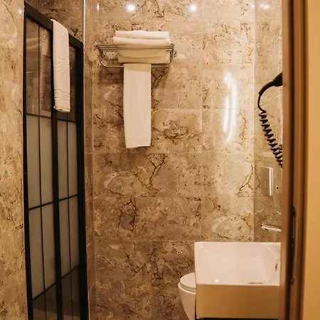 Royal Mass Airport Business Otel 3*