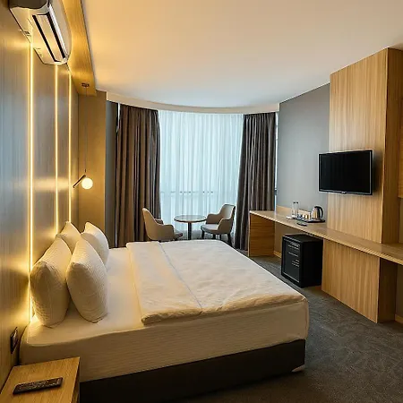 Hotel Royal Mass Airport Business *