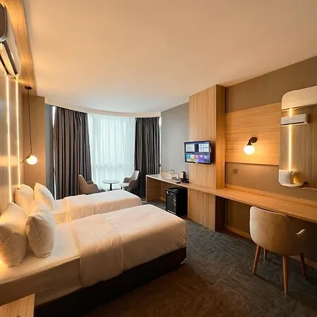 Royal Mass Airport Business 3*