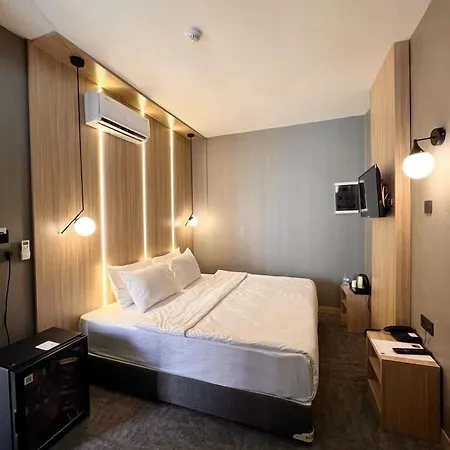 Royal Mass Airport Business Otel
