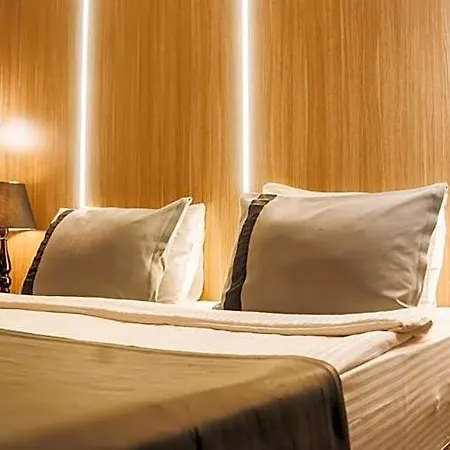 Royal Mass Airport Business Otel 3*