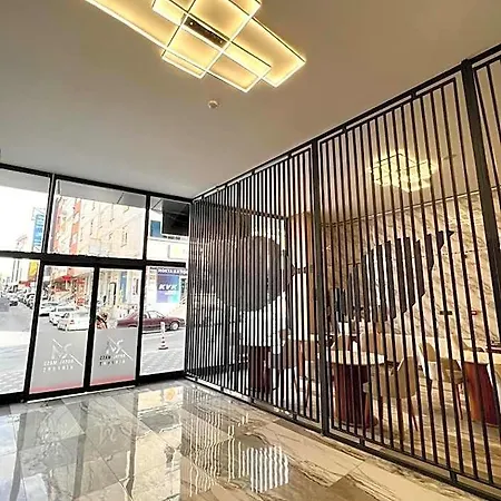 Royal Mass Airport Business Otel 3*