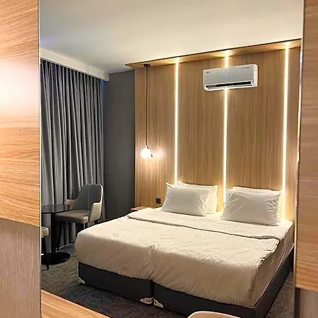 Royal Mass Airport Business Otel