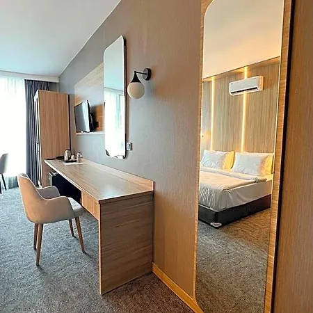 Royal Mass Airport Business Otel